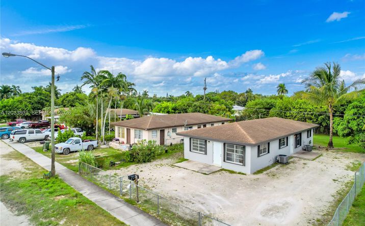 Pictures of Multifamily property located at 1011 NW 9th St, Homestead, FL 33030 for sales - image #1