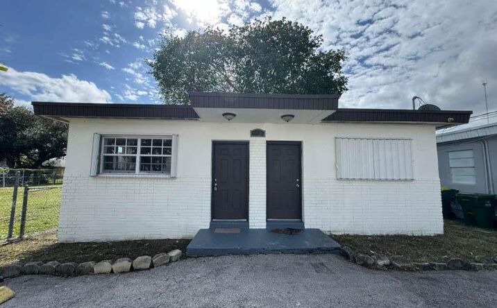 Pictures of Multifamily property located at 1042 Foster Road, Hallandale Beach, FL 33009 for sales - image #1