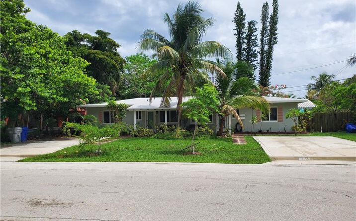 Pictures of Multifamily property located at 3204 NE 6th Street, Pompano Beach, FL 33062 for sales - image #1