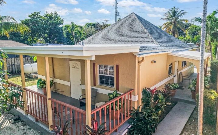 Pictures of Multifamily property located at 117 SW 1st Avenue, Hallandale Beach, FL 33009 for sales - image #1