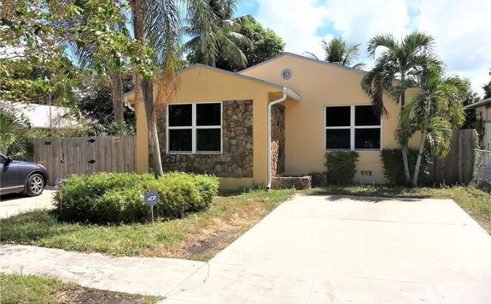 Pictures of Multifamily property located at 1123 N 17th Avenue, Hollywood, FL 33020 for sales - image #1