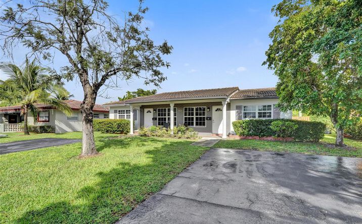 Pictures of Multifamily property located at 4017 Woodside Drive, Coral Springs, FL 33065 for sales - image #1