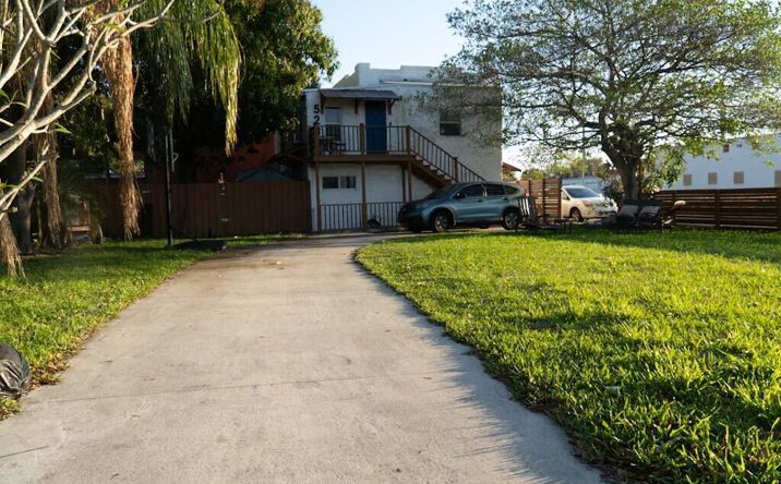 Pictures of Multifamily property located at 528 Churchill Road, West Palm Beach, FL 33405 for sales - image #1