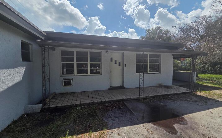 Pictures of Multifamily property located at 1111 N 21st Street, Fort Pierce, FL 34950 for sales - image #1