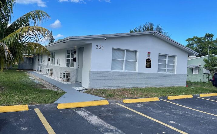 Pictures of Multifamily property located at 721 SW 8th Street, Pompano Beach, FL 33060 for sales - image #1