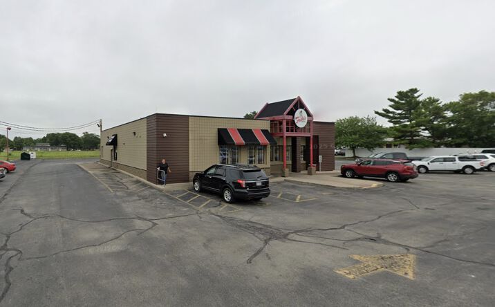 Pictures of Retail, Office, Hospitality property located at 1815 COLUMBUS AVE, WASHINGTON COURT HOUSE, OH 43160 for sales - image #1