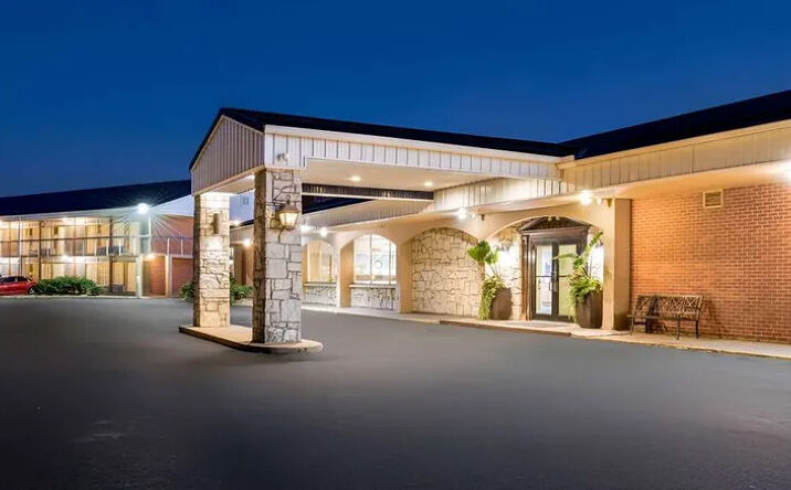 Pictures of Hospitality property located at 1111 Dodge St Hwy 20, Dubuque, IA 52003 for sales - image #1