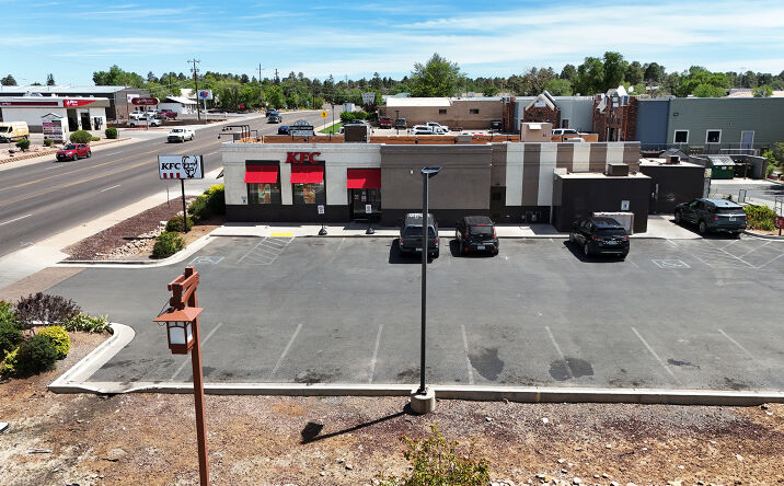 Pictures of Retail property located at 180 N WHITE MOUNTAIN RD, SHOW LOW, AZ 85901-5247 for sales - image #1