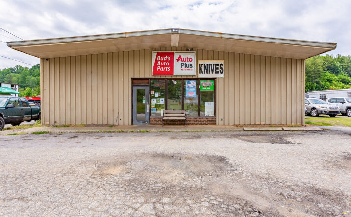 Pictures of Retail property located at 722 East Main Street, Burnsville, NC 28714 for sales - image #1