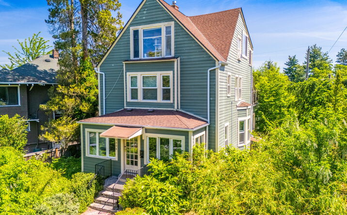 Pictures of Multifamily property located at 5604 17th Avenue Northeast, Seattle, WA 98105 for sales - image #1