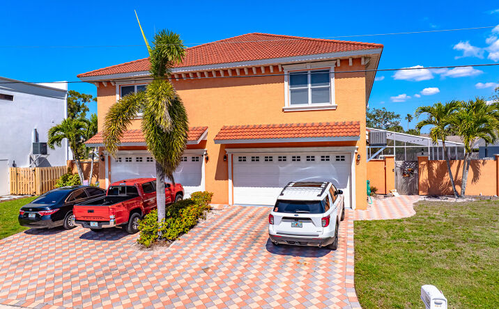 Pictures of Multifamily property located at 2125 Montclair Drive, Sarasota, FL 34231 for sales - image #1