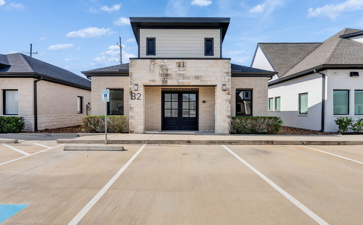 Pictures of Office property located at 2721 SUNRISE MEADOW DR, PEARLAND, TX 77584-1401 for sales - image #1