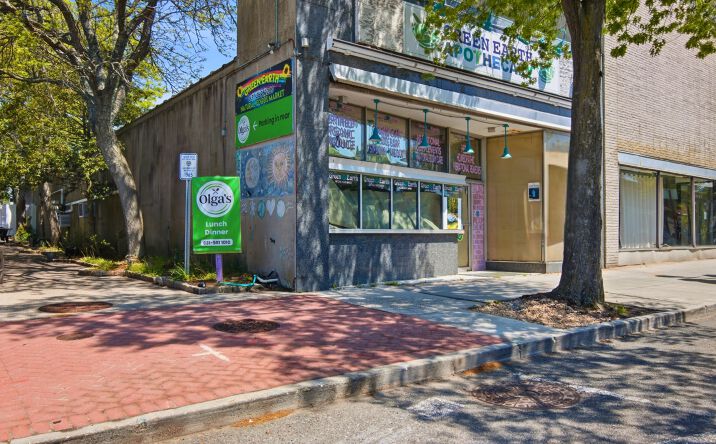 Pictures of Retail property located at 50 E MAIN ST, RIVERHEAD, NY 11901 for sales - image #1