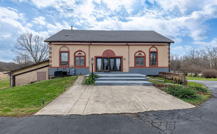 Pictures of Retail, Office property located at 6000 Sycamore Woods Blvd, Dayton, OH 45426 for sales - image #1