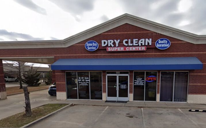 Pictures of Retail property located at 1151 N Santa Fe Ave, Edmond, OK 73003 for sales - image #1
