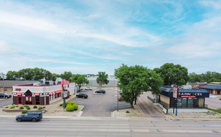 Pictures of Retail property located at 3820 W. 41st Street, Sioux Falls, SD 57106, 3800 W. 41st Street, Sioux Falls, SD 57106 for sales - image #1