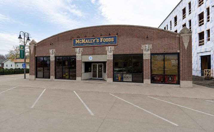 Pictures of Retail property located at 1026 MAIN ST, GRINNELL, IA 50112 for sales - image #1