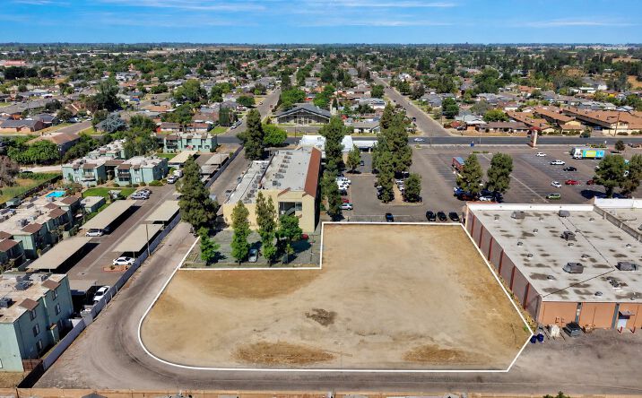 Pictures of Retail, Mixed Use property located at 358-380-41, 3702 McCall Ave, CA 93662 for sales - image #1