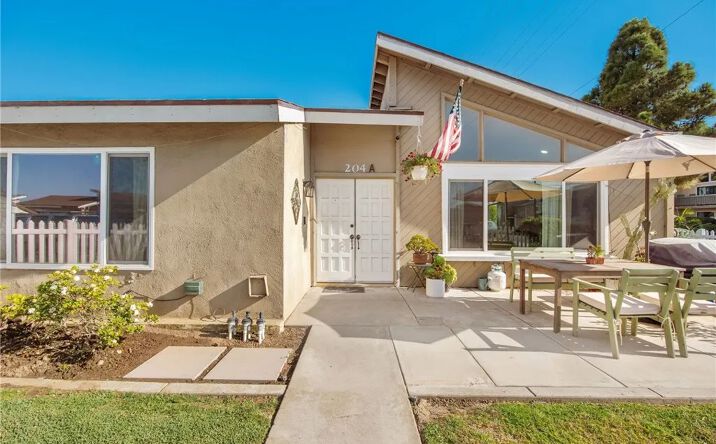 Pictures of Multifamily property located at 204 Springfield Avenue, Huntington Beach, CA 92648 for sales - image #1