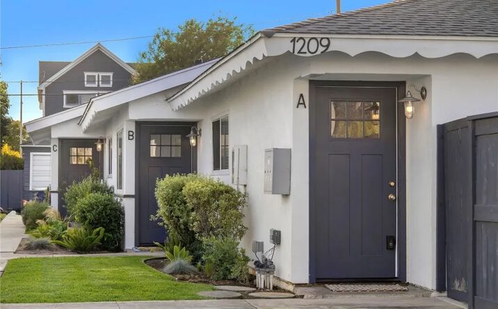 Pictures of Multifamily property located at 1209 Florida Street, Huntington Beach, CA 92648 for sales - image #1