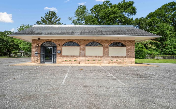 Pictures of Retail, Mixed Use property located at 663 Stanton Road, Mobile, AL 36617 for sales - image #1