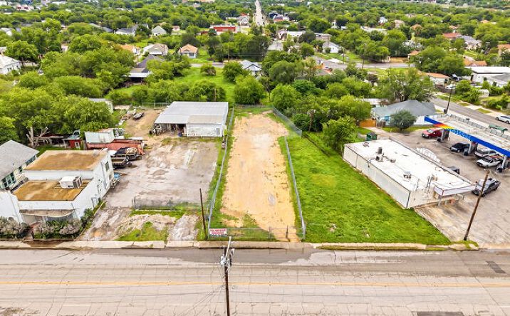 Pictures of Land property located at 1222 S Hackberry St, San Antonio, TX 78210 for sales - image #1