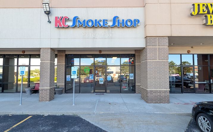 Pictures of Retail property located at 9322 N Oak Trafficway, Kansas City, MO 64155 for sales - image #1