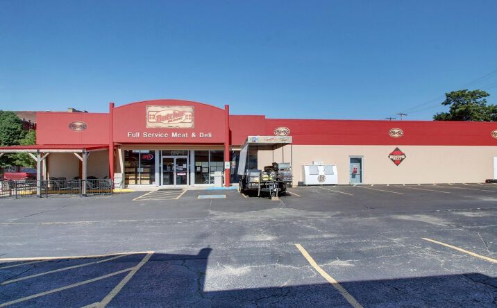 Pictures of Retail property located at 819 Maine Street, Quincy, IL 62301 for sales - image #1