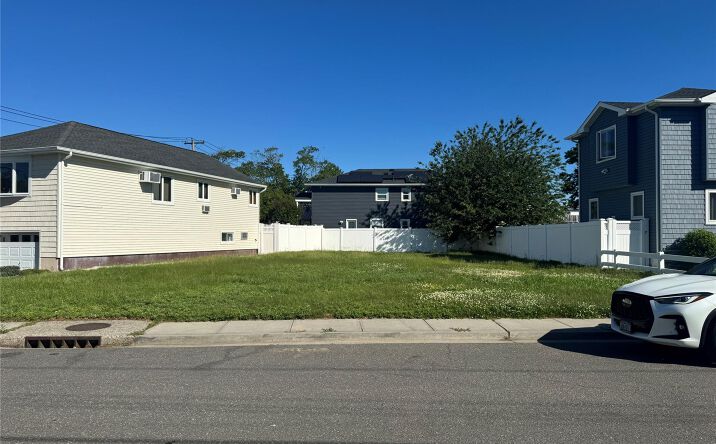 Pictures of Land property located at 149 Carlton Court, Oceanside, NY 11572 for sales - image #1