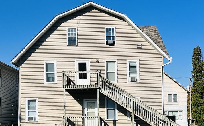 Pictures of Multifamily property located at 318 N Main Street, Maquoketa, IA 52060 for sales - image #1