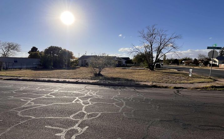 Pictures of Land property located at 515 E Clinton Street, Hobbs, NM 88240 for sales - image #1