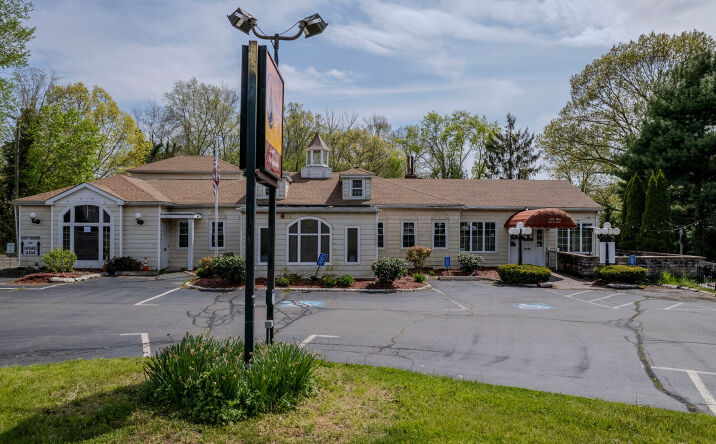 Pictures of Retail property located at 2548 Boston Post Rd, Guilford, CT 06437 for sales - image #1