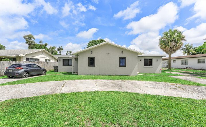 Pictures of Multifamily property located at 4727 Myrtle Lane, West Palm Beach, FL 33417 for sales - image #1