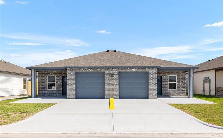 Pictures of Multifamily property located at 2418 N Valley Circle, La Feria, TX 78559 for sales - image #1