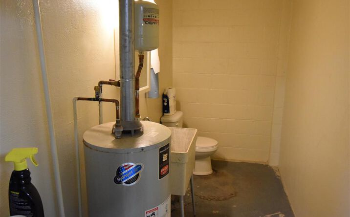 Pictures of Mixed Use, Office, Industrial property located at 118 S Gilbert St, Powell, WY 82435 for sales - image #1