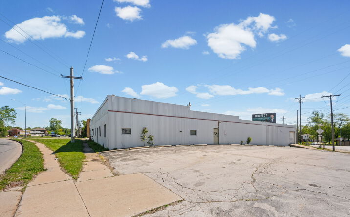 Pictures of Industrial property located at 3112 Bellevue Rd, Toledo, OH 43606, 3116 Bellevue Rd, Toledo, OH 43606, 3124 Bellevue Rd, Toledo, OH 43606 for sales - image #1