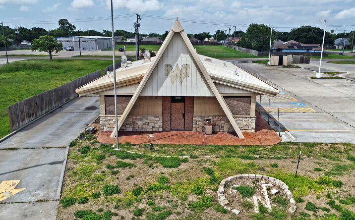 Pictures of Retail property located at 2474 Texas 361, Ingleside, TX 78362 for sales - image #1