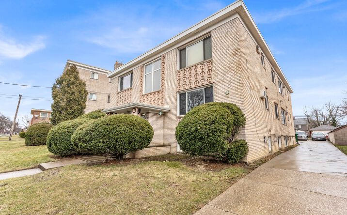Pictures of Multifamily property located at 17740 LAKE SHORE BLVD, CLEVELAND, OH 44119 for sales - image #1