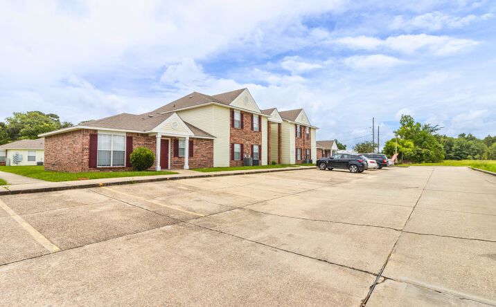 Pictures of Multifamily property located at 1341 Twenty Arpent Road, New Iberia, LA 70560 for sales - image #1