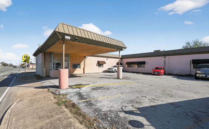 Pictures of Retail, Special Purpose property located at 702 South Hampton Road, Dallas, TX 75208 for sales - image #1