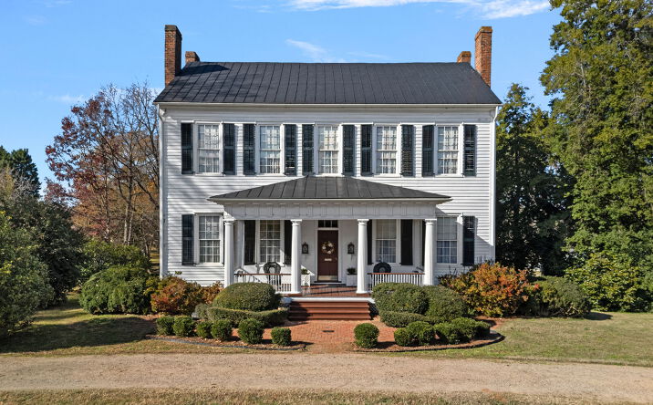 Pictures of Hospitality, Special Purpose, Mixed Use property located at 104 LESLIE LOOP, MOORESVILLE, NC 28115-7844 for sales - image #1