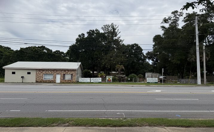 Pictures of Retail, Office, Industrial property located at 9202 North Davis Highway, Pensacola, FL 32514 for sales - image #1