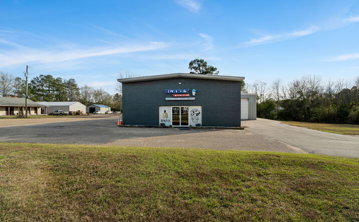 Pictures of Mixed Use, Special Purpose, Retail property located at 1704 West Central Avenue, Wiggins, MS 39577 for sales - image #1