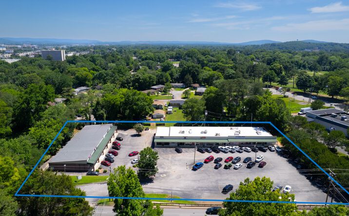 Pictures of Retail property located at 2419 NW Oakwood Ave, Huntsville, AL 35810, 2501 NW Oakwood Ave, Huntsville, AL 35810 for sales - image #1