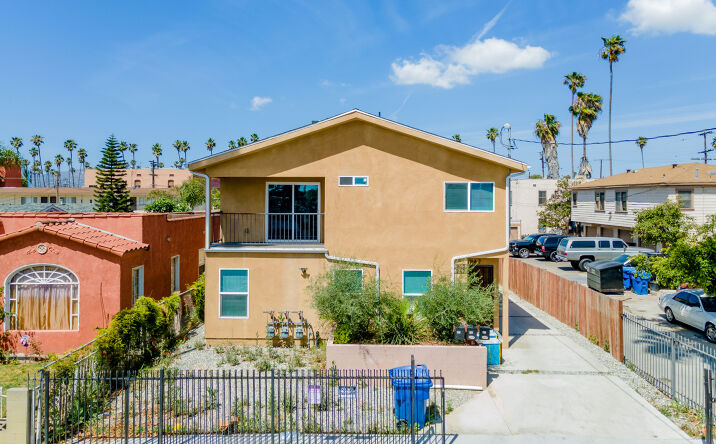 Pictures of Multifamily property located at 943 Broad Ave, Wilmington, CA 90744 for sales - image #1