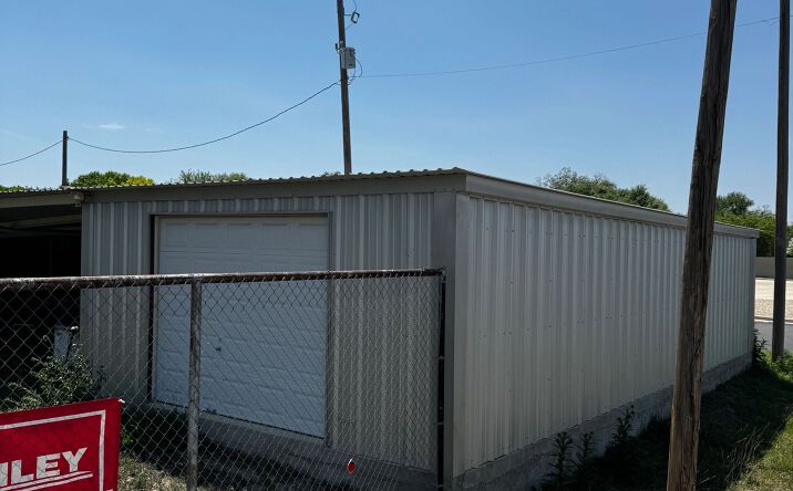 Pictures of Retail property located at 214 N 7th St, Junction, TX 76849 for sales - image #1