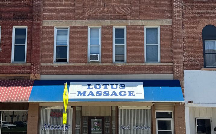 Pictures of Retail property located at 211 South Minnesota Avenue, Saint Peter, MN 56082 for sales - image #1