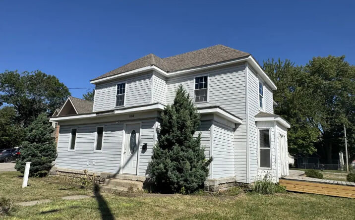100 E Main St, Greenwood