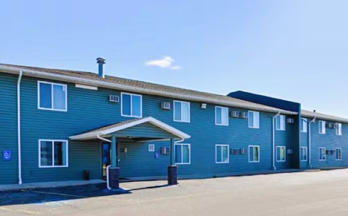 109 2nd Ave NW, Staples