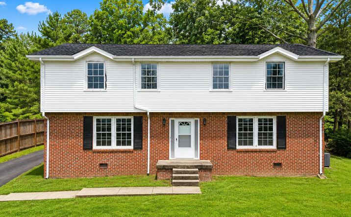 Pictures of Multifamily property located at 120 Cross Timbers Drive, Nashville, TN 37221 for sales - image #1